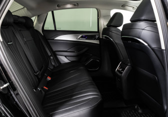 Подержанный автомобиль Hongqi H5 2024 года (25 фото)