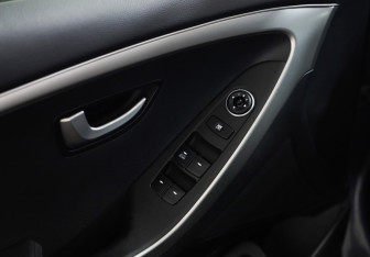Подержанный автомобиль Hyundai i30 Hatchback 2016 года (16 фото)