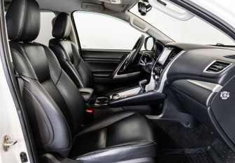 Подержанный автомобиль Mitsubishi Pajero Sport 2021 года (21 фото)