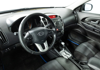 Подержанный автомобиль Kia Ceed Hatchback 2011 года (11 фото)