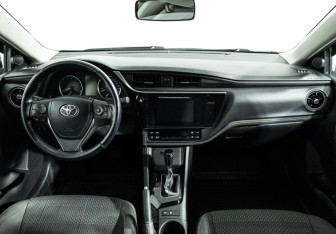 Подержанный автомобиль Toyota Corolla Sedan 2018 года (13 фото)