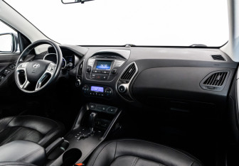 Подержанный автомобиль Hyundai ix35 2015 года (9 фото)