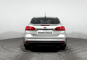 Подержанный автомобиль Ford Focus Sedan 2018 года (6 фото)