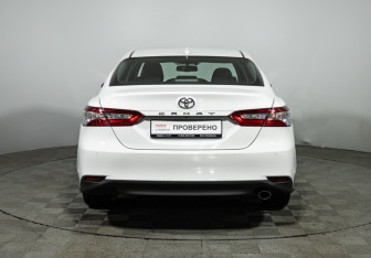 Подержанный автомобиль Toyota Camry Sedan 2018 года (6 фото)