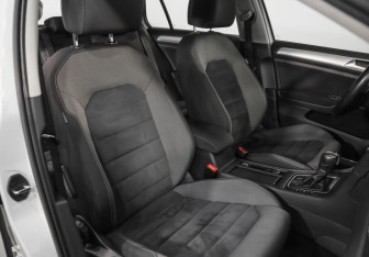 Подержанный автомобиль Volkswagen Golf Hatchback 2013 года (22 фото)