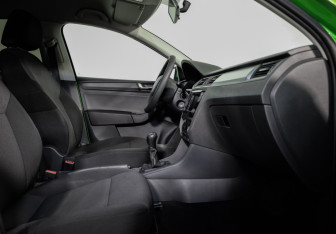 Подержанный автомобиль Skoda Rapid Liftback 2018 года (17 фото)