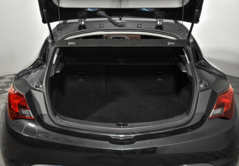 Подержанный автомобиль Opel Astra Hatchback 2012 года (18 фото)