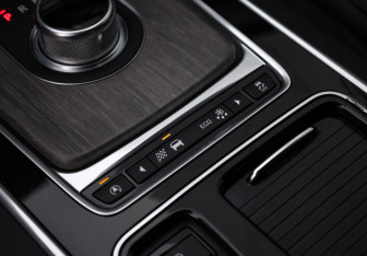 Подержанный автомобиль Jaguar XF Sedan 2016 года (26 фото)