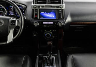 Подержанный автомобиль Toyota Land Cruiser Prado 2016 года (16 фото)