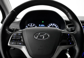 Подержанный автомобиль Hyundai Solaris Sedan 2018 года (16 фото)