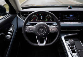 Подержанный автомобиль Voyah Free 2022 года (9 фото)