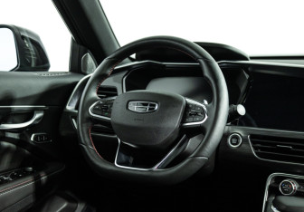 Подержанный автомобиль Geely Tugella 2023 года (15 фото)