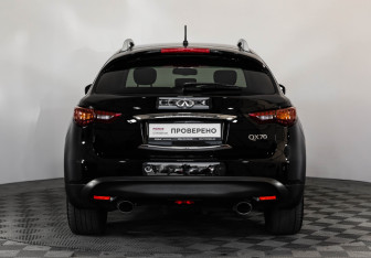 Подержанный автомобиль Infiniti QX70 2015 года (6 фото)