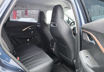 Подержанный автомобиль Omoda C5 2023 года (16 фото)