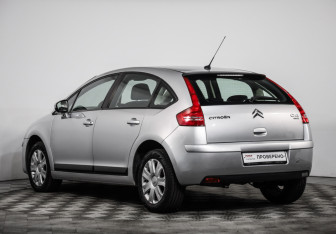 Подержанный автомобиль Citroen C4 Hatchback 2011 года (7 фото)