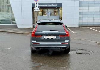 Подержанный автомобиль Volvo XC60 2019 года (5 фото)