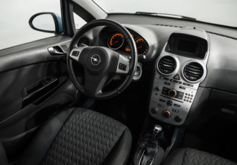 Подержанный автомобиль Opel Corsa 2013 года (8 фото)