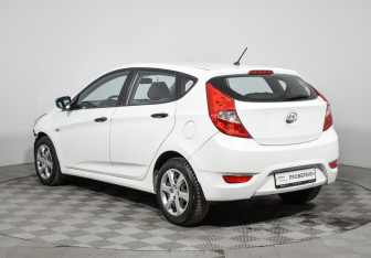 Подержанный автомобиль Hyundai Solaris Hatchback 2014 года (7 фото)