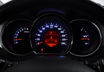 Подержанный автомобиль Kia Ceed Hatchback 2013 года (18 фото)