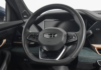 Подержанный автомобиль Geely Monjaro 2023 года (14 фото)