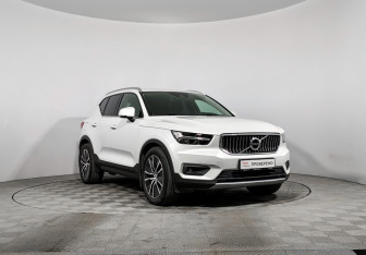 Подержанный автомобиль Volvo XC40 2018 года (3 фото)