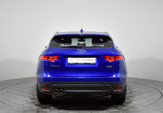 Подержанный автомобиль Jaguar F-Pace 2018 года (6 фото)