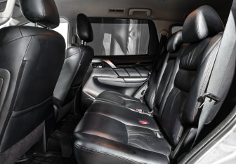 Подержанный автомобиль Mitsubishi Pajero Sport 2017 года (13 фото)