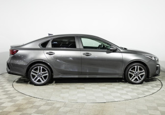 Подержанный автомобиль Kia Cerato Sedan 2020 года (4 фото)