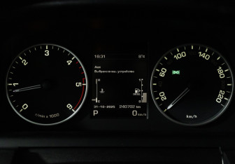 Подержанный автомобиль Land Rover Discovery 2014 года (11 фото)