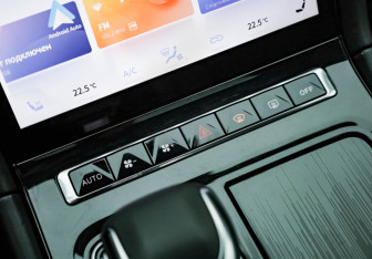 Подержанный автомобиль Hongqi H5 2024 года (20 фото)