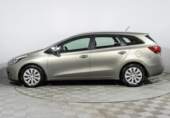 Подержанный автомобиль Kia Ceed Wagon 2012 года (8 фото)