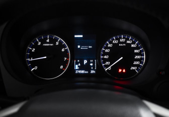 Подержанный автомобиль Mitsubishi Outlander 2013 года (16 фото)