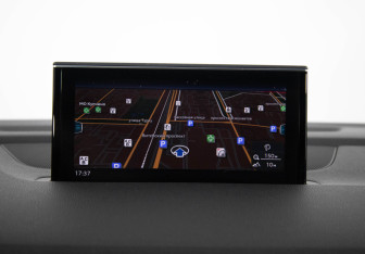 Подержанный автомобиль Audi Q7 2017 года (16 фото)