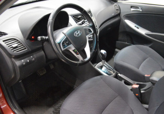Подержанный автомобиль Hyundai Solaris Sedan 2012 года (10 фото)