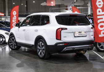 Подержанный автомобиль Kia Telluride 2022 года (11 фото)