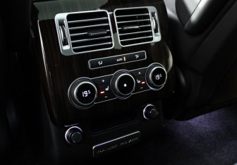 Подержанный автомобиль Land Rover Range Rover 2015 года (27 фото)