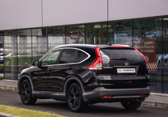 Подержанный автомобиль Honda CR-V 2013 года (8 фото)