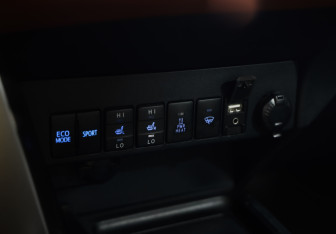 Подержанный автомобиль Toyota RAV4 2015 года (19 фото)