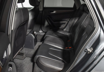 Подержанный автомобиль Audi A4 Sedan 2015 года (11 фото)