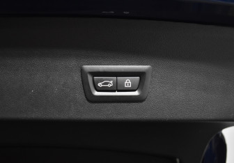 Подержанный автомобиль BMW X4 2021 года (19 фото)