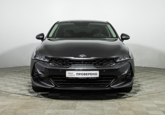 Подержанный автомобиль Kia K5 2021 года (2 фото)