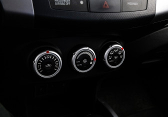 Подержанный автомобиль Mitsubishi Outlander 2007 года (13 фото)