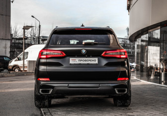 Подержанный автомобиль BMW X5 2019 года (6 фото)
