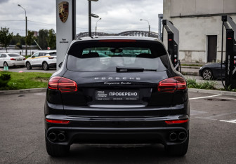 Подержанный автомобиль Porsche Cayenne 2014 года (8 фото)