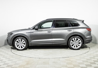 Подержанный автомобиль Volkswagen Touareg 2018 года (8 фото)