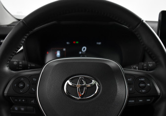 Подержанный автомобиль Toyota RAV4 2024 года (18 фото)