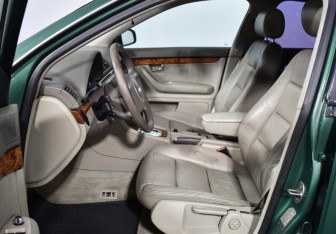 Подержанный автомобиль Audi A4 Sedan 2001 года (10 фото)