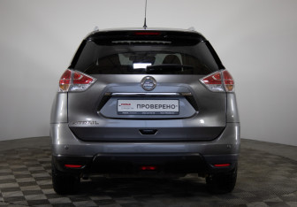 Подержанный автомобиль Nissan X-Trail 2015 года (6 фото)