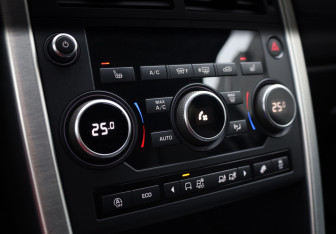 Подержанный автомобиль Land Rover Discovery Sport 2017 года (19 фото)