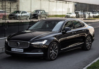 Подержанный автомобиль Volvo S90 2021 года (3 фото)